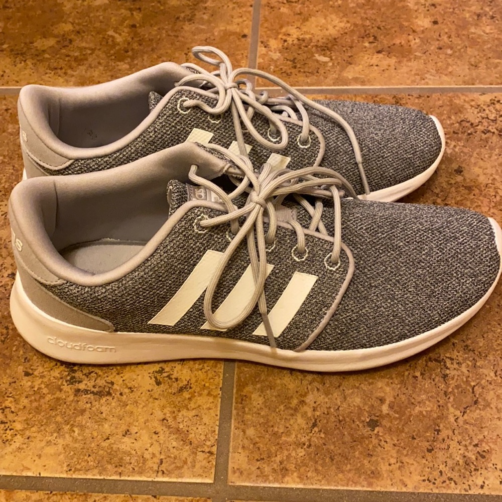 Woman’s adidas cloudfoam athletic shoes!